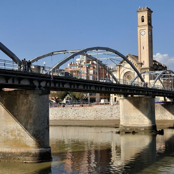 Tortosa.- Pont de l’Estat, S. XX comunica les Ferreries amb Tortosa amb una longitud de 335 Mts. Està construït per bigues de ferro sostingudes per dues pilastres (11/2010)