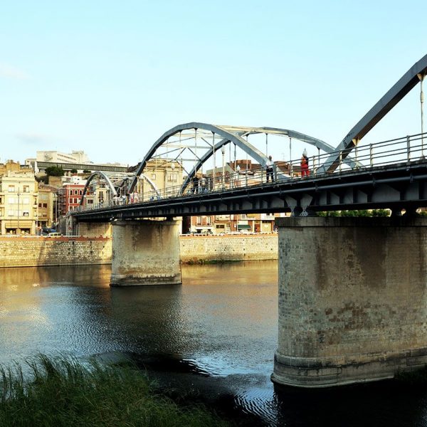 Tortosa.- Pont de l’Estat, S. XX comunica les Ferreries amb Tortosa amb una longitud de 335 Mts. Està construït per bigues de ferro sostingudes entre dues pilastres (7/2012)