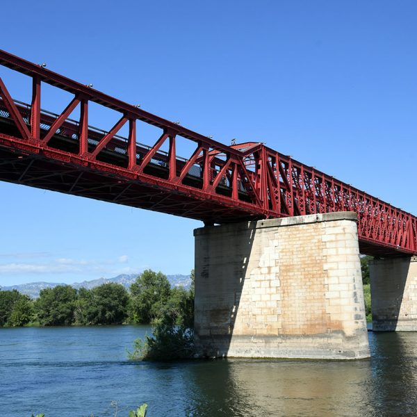 Tortosa.- Pont del Ferrocarril, S. XX de 224 metres de longitud de l’antiga línia València a Tarragona que va finalitzant el seu servei l’any 1996 (7/2022)