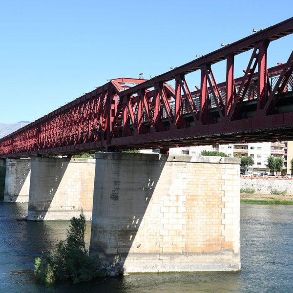 Tortosa.- Pont del Ferrocarril, S. XX de la línia València Tarragona que va tenir servei fins l’any 1996. Actualment forma part de la via verda de la Val de Zafan (7/2022)