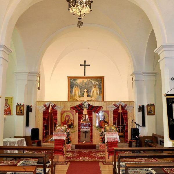 Tortosa.- Capella de Montserrat, S. XX de tres naus separades per pilars cobertes amb volta d’aresta fotografiada a l’època on hi havia una comunitat ortodoxa (8/2012)