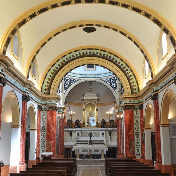 Tortosa.- Ermita del Mig Camí, S. XVII/XX d’estil barroc/popular d’una nau coberta amb volta de canó amb capelles laterals i cimbori sobre el presbiteri (7/2012)