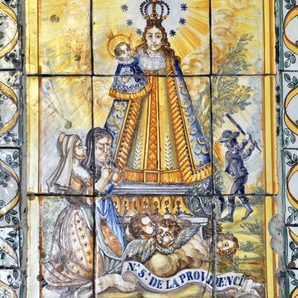 Tortosa.- Ermita de Mig Camí, S. XVII/XX – Plafó ceràmic de la Mare de Déu de la Providència (7/2012)