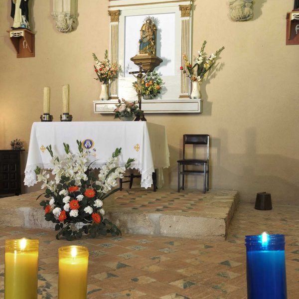 Tortosa.- Ermita del Coll de l’Alba, S. XII d’estil gòtic/barroc – Vista del presbiteri amb l’absis quadrat cobert amb voltes d’aresta sobre trompes (7/2012)
