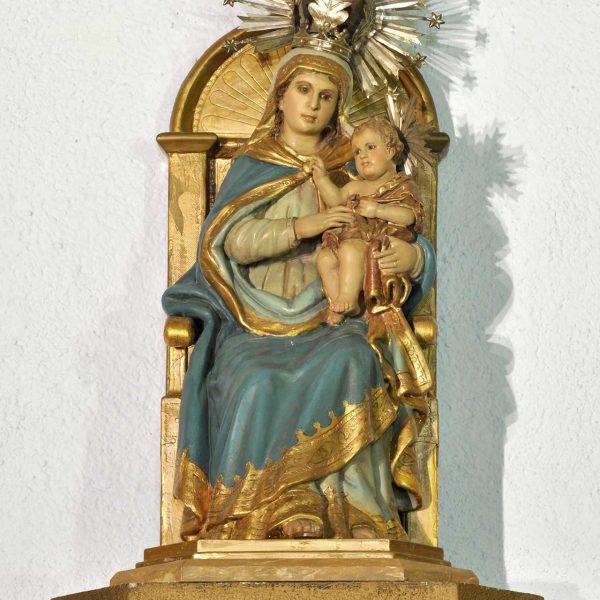 Tortosa.- Ermita del Coll de l’Alba, S. XII – Imatge de la Mare de Déu de l’Alba que presideix el temple sense dades documentals. La seva veneració es remunta al S. XV (7/2012)