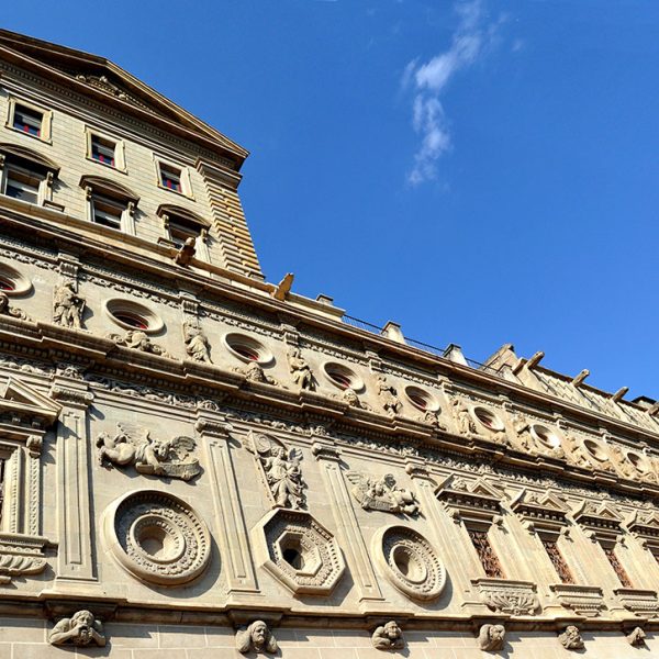 Manresa.- Cova de Sant Ignasi. Església barroca de 1759 – Vista de la façana de migdia de composició regular exemple de la composició típica de l’arquitectura jesuítica (6/2014)