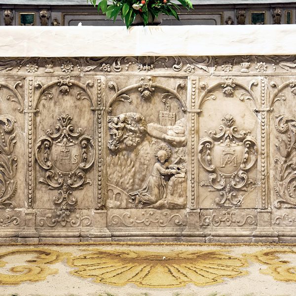 Manresa.- Cova de Sant Ignasi. Església barroca de 1759 – Frontal d’altar centrat amb la imatge d’una escena relativa a la vida de Sant Ignasi a Manresa (6/2014)