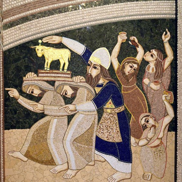 Manresa.- Cova de Sant Ignasi. Església amb el mosaic fet l’any 2022 pel jesuïta Marko Rupnik anomenat “El Vedell d’Or” inspirat en els Exercissis Espirituals de Sant Ignasi (6/2023)