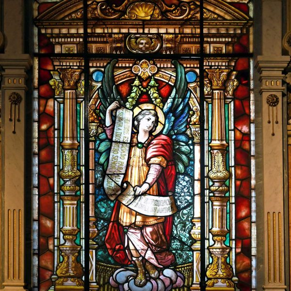 Manresa.- Cova de Sant Ignasi - Vestíbul modernista que enllaça l’església amb la Santa Cova decorat amb vidrieres de color realitzades per la casa Maumejean (Barcelona 1909) (6/2023)