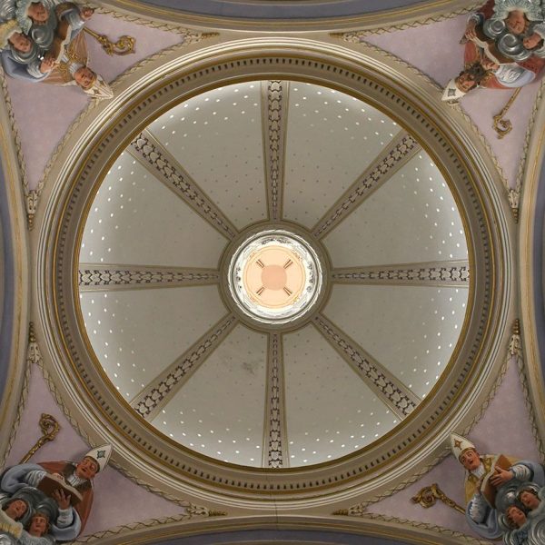 Manresa.- Basílica de Santa Maria – Capella neoclàssica de la Puríssima Concepció o dels Favets, S. XIX – Cúpula amb les trompes decorada per quatre Sants (2/2014)