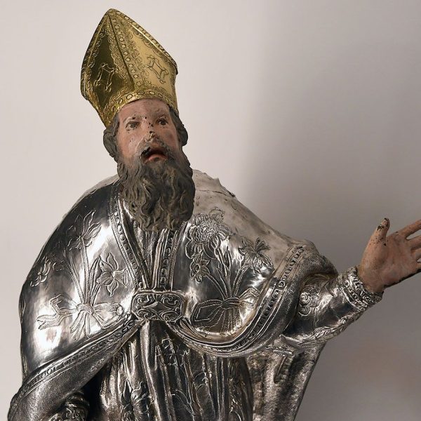 Lleida.- Seu Nova.-detall de la imatge de Sant Ambrosi del 1750 d’argent cisellat i policromat (Museu-Lleida) (4-2024)