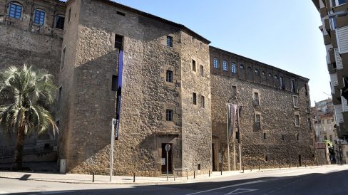 Manresa.- Museu de Manresa (Antic Col·legi Sant Ignasi), edifici quadrangular del 1750de planta baixa i tres pisos amb façanes planes construït al voltant d’un pati central 6/2012)