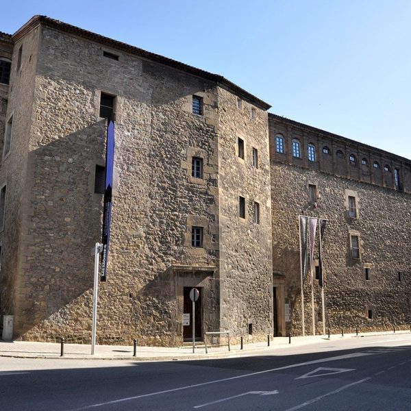 Manresa.- Museu de Manresa (Antic Col·legi Sant Ignasi), edifici quadrangular del 1750de planta baixa i tres pisos amb façanes planes construït al voltant d’un pati central 6/2012)