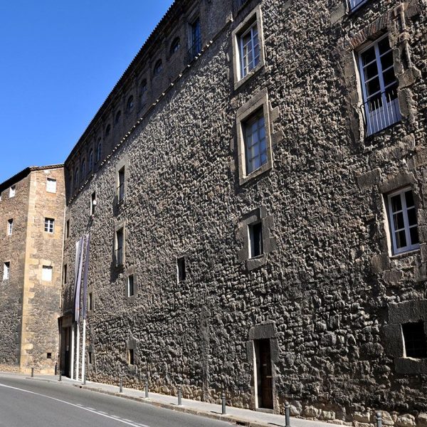 Manresa.- Museu de Manresa (Antic Col·legi Sant Ignasi), edifici quadrangular del 1750de planta baixa i tres pisos amb façanes planes construït al voltant d’un pati central 6/2012)