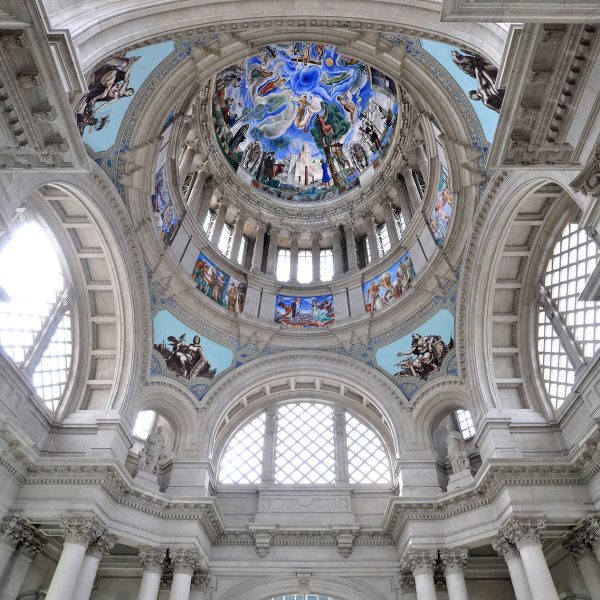 Barcelona.- Palau Nacional construït entre 1926/1929.- Vista de la cúpula principal amb frescos de Francesc d’Assís Galí on es va plasmar la religió, la ciència, les Belles Arts i la Terra (5/2014)