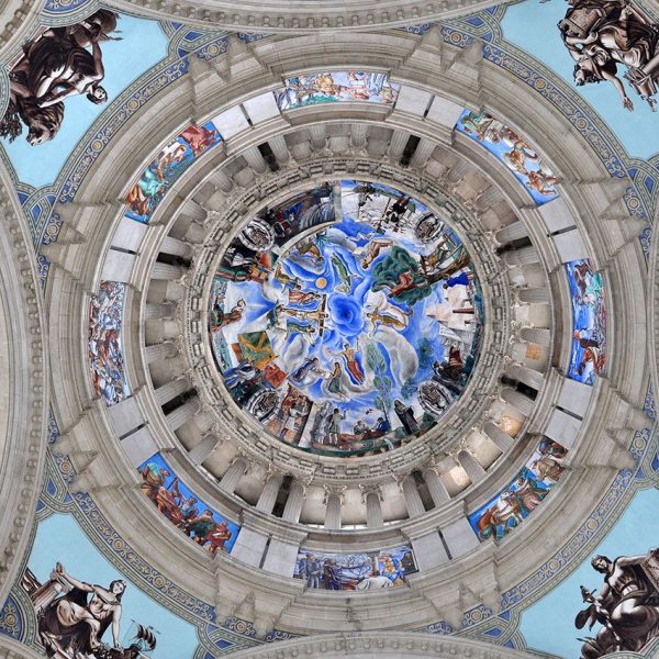 Barcelona.- Palau Nacional construït entre 1926/1929.- Vista de la cúpula principal amb frescos de Francesc d’Assís Galí on es va plasmar la religió, la ciència, les Belles Arts i la Terra (5/2014)