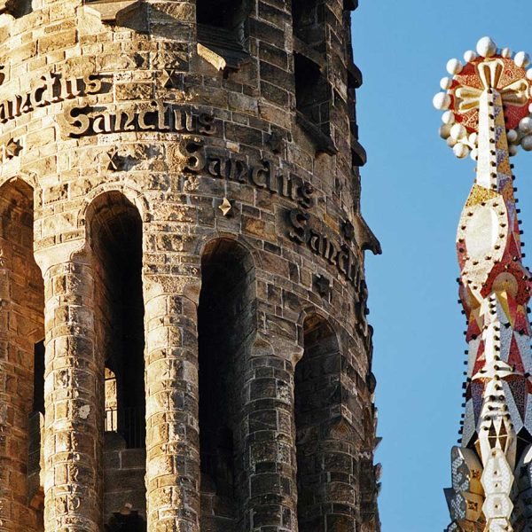 Barcelona.- Sagrada Família – Torres de les façanes (10/2003)