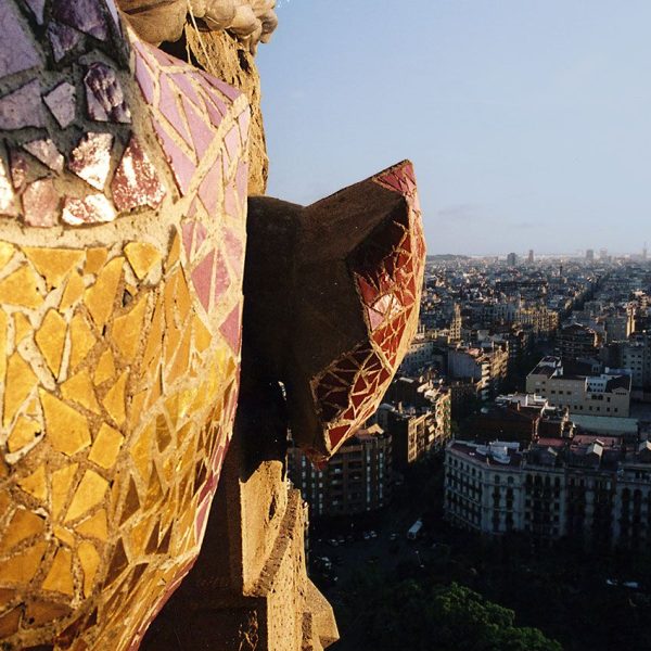 Barcelona.- Sagrada Família – Barcelona vista des de l’alçada d’una de les torres de la façana de la Passió (8/2006)