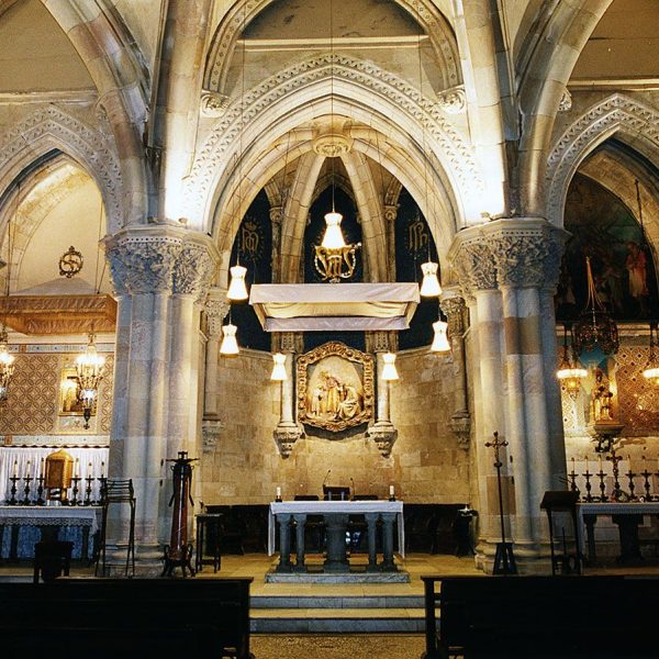 Barcelona.- Sagrada Família – Cripta d’estil neogòtic començada l’any 1882 per l’arquitecte Francisco Villar. L’any 1883 va renunciar i Gaudí es va fer càrrec de tota la obra del temple (10/2003)