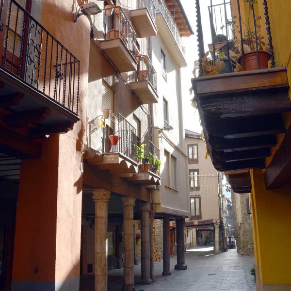 La Seu d'Urgell.- Carrer dels Canonges (11/2015)