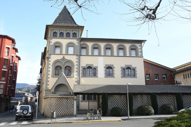 La Seu d’Urgell.- Convent de la Sagrada Família (1959), ordre fundada per la religiosa Anna Maria Janer Anglarill l’any 1859 que s’ha expandit a través d’onze països (4/2022)