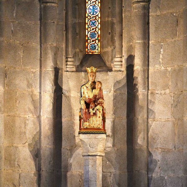 La Seu d'Urgell.- Catedral de Santa Maria, S. XII – Talla romànica de fusta policromada de la Mare de Déu d’Urgell del S. XIII (4/2022)