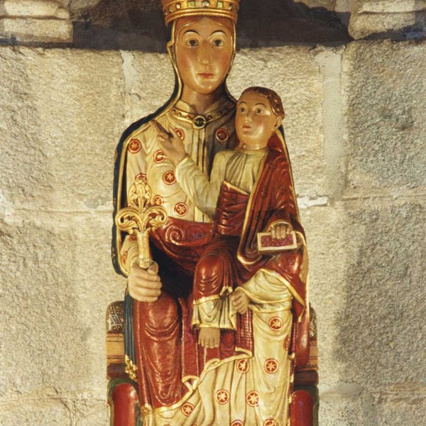 La Seu d'Urgell.- Catedral de Santa Maria, S. XII – Talla romànica de fusta policromada de la Mare de Déu d’Urgell del S. XIII (3/2002)