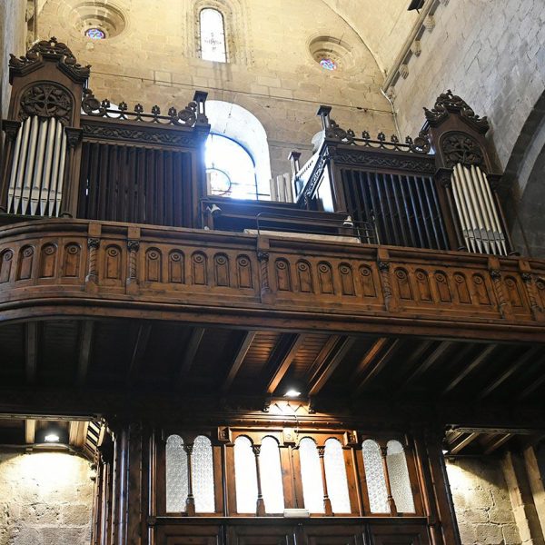 La Seu d'Urgell.- Catedral de Santa Maria, S. XII – Orgue renaixentista situat sobre la porta principal Construït l’any 1920 per Lope Alberdi i inaugurat el 30 de Sepbre. de 1920 (3/2025)