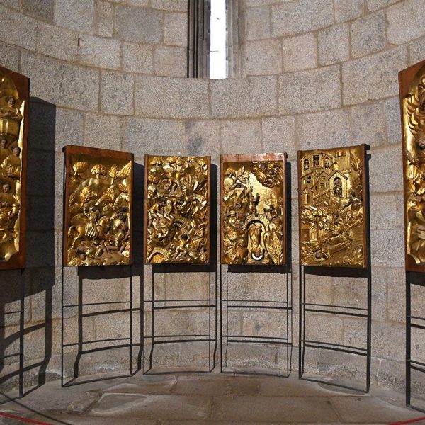 La Seu d’Urgell.- Catedral de Santa Maria, S. XII – Peces del Retaule de Sant Ermengol, S. XVI/XVIII edificador de la tercera catedral de La Seu i Patró de la diòcesi (4/2022)