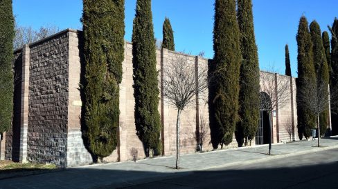 La Seu d’Urgell.- Claustre Lluís Racionero inaugurat de l’any 1990 de planta quadrada on destaquen els capitells esculturats per Manuel Cusachs (2/2025)