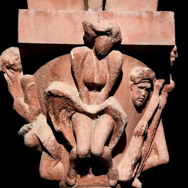 La Seu d’Urgell.- Claustre Lluís Racionero en el que destaquen personatges emblemàtics del S. XX - Capitell dedicat a Marilyn Monroe (2/2025)