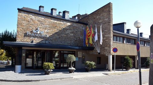 La Seu d’Urgell.- Parador de Turisme construït a partir de 1974 al voltant del claustre del Convent de Sant Domènec del S. XVIII (10/2015)