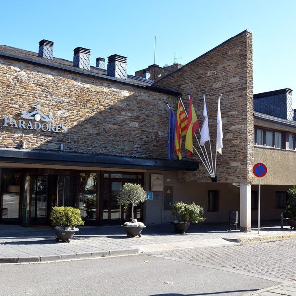 La Seu d’Urgell.- Parador de Turisme construït a partir de 1974 al voltant del claustre del Convent de Sant Domènec del S. XVIII (10/2015)