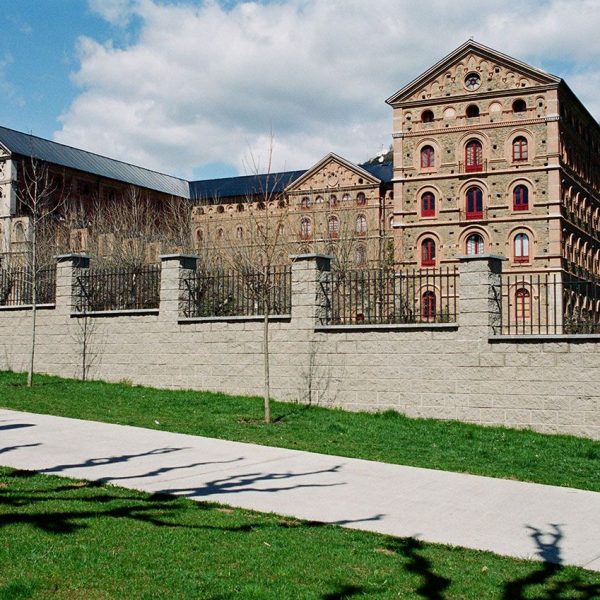 La Seu d’Urgell.- Seminari Conciliar d’estil neoromànic amb la façana en forma de E concebut pel bisbe Josep Caixal fet per l’arquitecte Romà Samsó el 1860 (4/2004