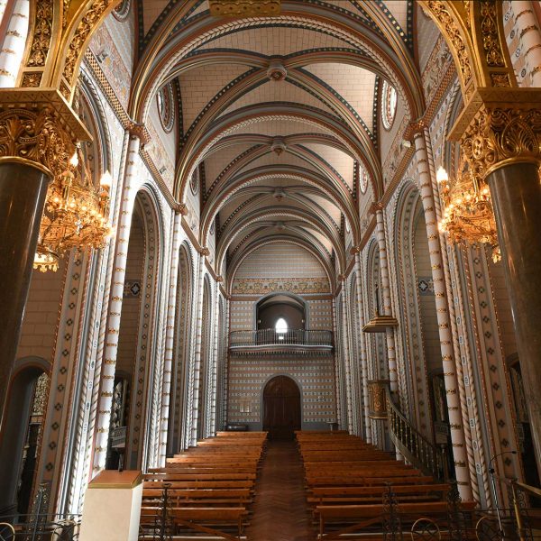 La Seu d’Urgell.- Capella neoromànica del Seminari Conciliar – Fons de la nau restaurada l’any 2004 al complir-se 150 anys de la proclamació de la Immaculada Concepció (4/2022)