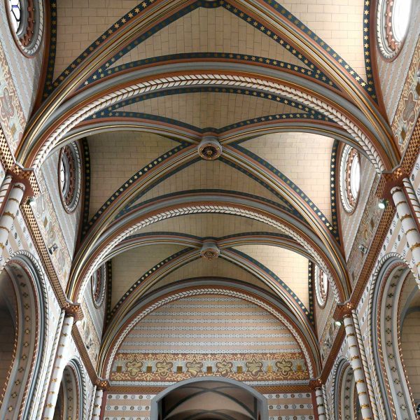 La Seu d’Urgell.- Capella neoromànica del Seminari Conciliar – Fons de la nau restaurada l’any 2004 al complir-se 150 anys de la proclamació de la Immaculada Concepció (4/2022)