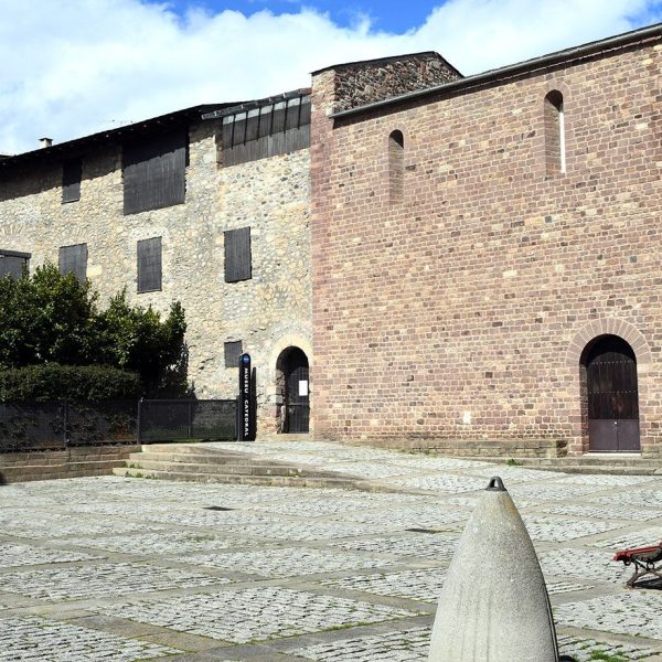 La Seu d’Urgell.- Museu Diocesà d’Urgell creat l’any 1957. Mostra una col·lecció d’objectes religiosos de tota la diòcesi des de el S. X al XVIII que inclou pintura, escultura i orfebreria, Etc.(3/2025