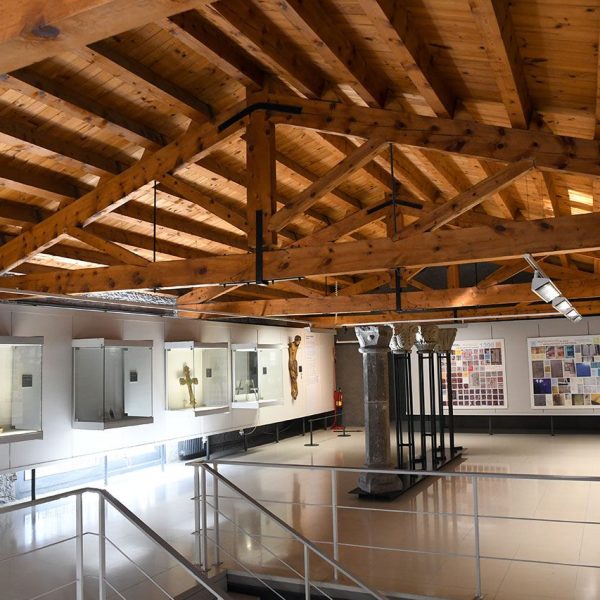 La Seu d’Urgell.- Museu Diocesà d’Urgell creat l’any 1957durant l’episcopat del bisbe Ramón Iglesias Navarri. Actualment ocupa la Casa del Deganat i la capella de la Pietat (2/2025)