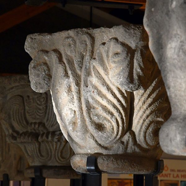 La Seu d’Urgell.- Museu Diocesà d’Urgell – Capitells procedents d’una de les reformes del claustre de la catedral (2/2025)