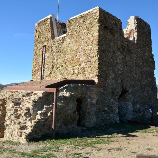 La Seu d’Urgell.- Torre Solsona, S. XII, es una torre de defensa avançada del Castell de Ciutat de forma rectangular mes ampla que alta i amb volta interior (11/2015)