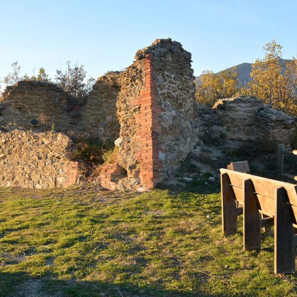 La Seu d’Urgell.- Torre Solsona, S. XII, es una torre de defensa avançada del Castell de Ciutat – Edifici auxiliar situat al sud de la torre (11/2015)