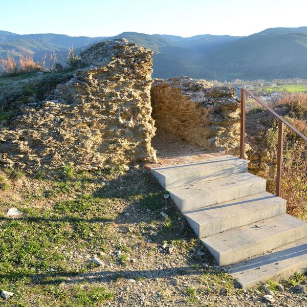 La Seu d’Urgell.- Torre Solsona, S. XII, es una torre de defensa avançada del Castell de Ciutat – Muralla del S. XVII refeta sobre una altre anterior (11/2015)
