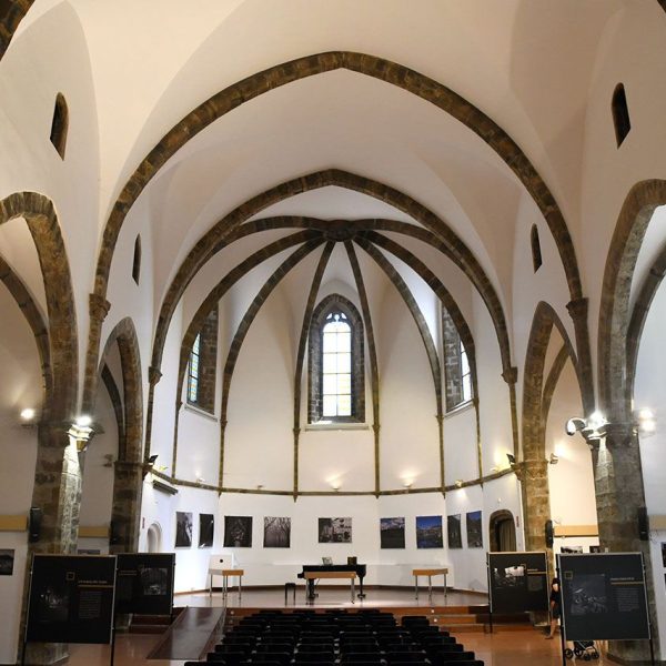 Seu d’Urgell.- Convent gòtic de Sant Domènec, S. XV d’una sola nau coberta amb volta apuntada amb llunetes i absis poligonal. Actualment es un centre cultural (8/2025)