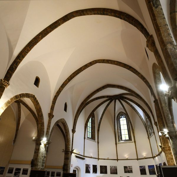 Seu d’Urgell.- Convent gòtic de Sant Domènec, S. XV d’una sola nau coberta amb volta apuntada amb llunetes i absis poligonal. Actualment es un centre cultural (8/2025)