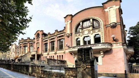 Manresa.- Casino de Manresa, obra modernista construït entre 1906 i 1919. Actualment acull un centre cultural (8/2025)