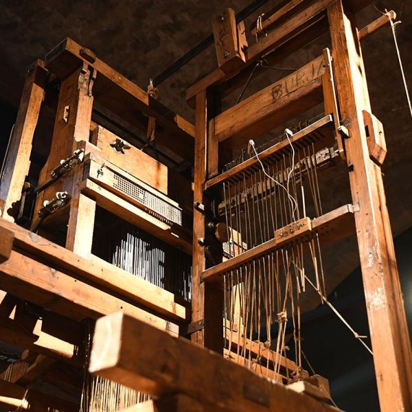 Manresa.- Museu de l’Aigua i del Tèxtil de Manresa situat als antic dipòsits d’aigua – Taller Jaqcuard per teixit ample de seda (1889) (10/2025)