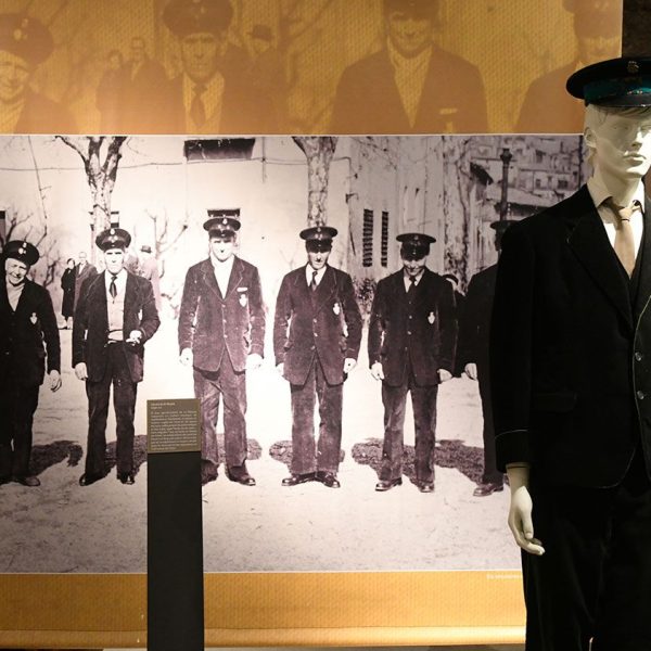 Manresa.- Museu de l’Aigua i del Tèxtil de Manresa situat als antic dipòsits d’aigua – Els sequiers uniformats es dedicaven al treball constant de manteniment de la sèquia (10/20205