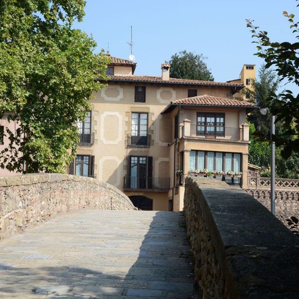 Vic.- Pont de Queralt sobre el riu Meder (8/2018)