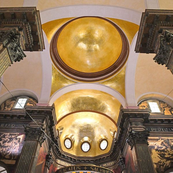 Vic.- Catedral neoclàssica de Sant Pere de l’any 1803 de tres naus de la mateixa altura coberta la central amb voltes semiesfèriques i transsepte amb cúpula al creuer (1/2026)