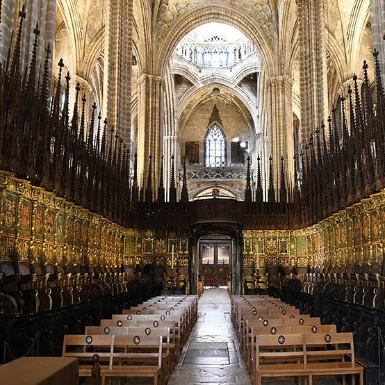 Barcelona.- Catedral gòtica de la Santa Creu i Sta. Eulàlia – Cadirat dels S. XIV/XV de l’escultor Pere Sanglada i les pintures de Joan de Borgonyà (1/2026)